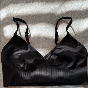 EUC Lululemon sports bra.